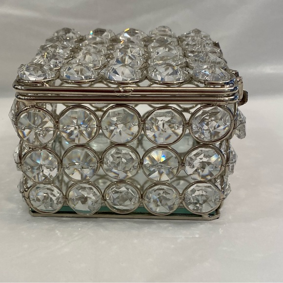 EUC TRINKET BOX WITH MIRRORED INTERIOR BOTTOM AND CRYSTALS SURROUNDING - Picture 4 of 12